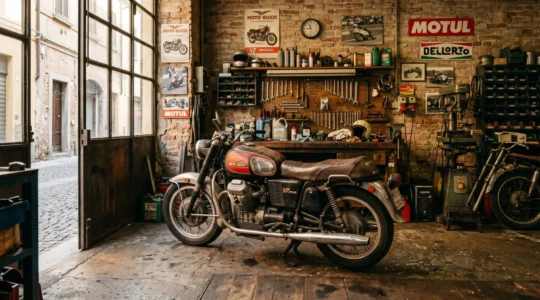 Moto Guzzi vintage restaurée dans un atelier artisanal avec éclairage naturel studio